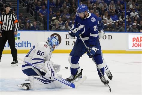 Tavares scores in OT as Maple Leafs rally late to beat Lightning 4-3